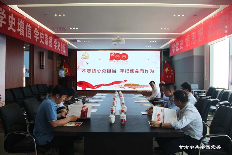 ��ɫ��ί��ί����|�hί��ӛ������һ���W�R�м�������H���֘��^Ħ�{(di��o)�И���..